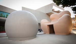 The chained UP chair by Gaetano Pesce
