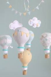 Does it matter if the mobile is pink or blue?